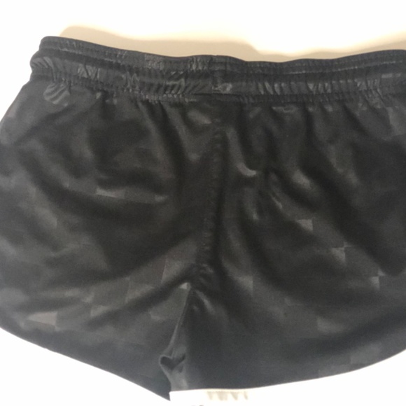Umbro Girls Black Athletic Shorts size 6/6X - Picture 2 of 7